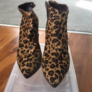 Animal print bootie. With calf hair